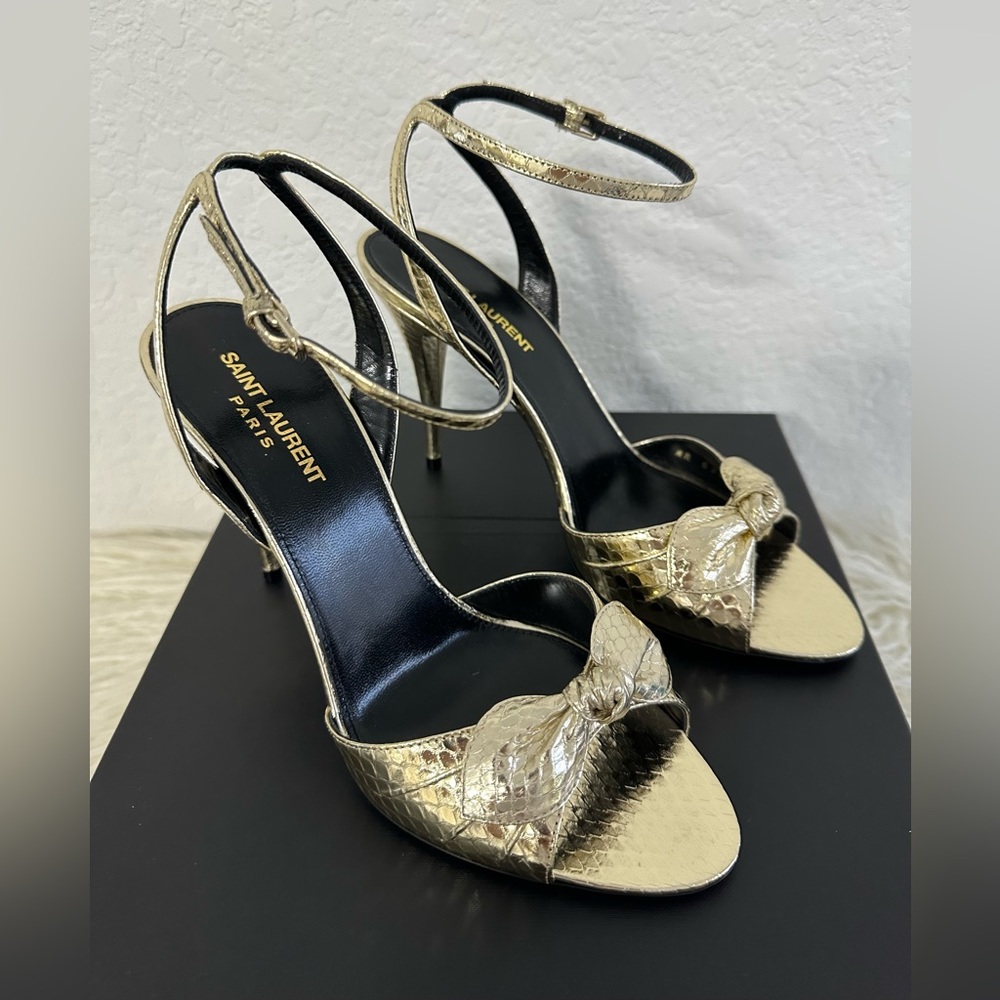 Saint Laurent Anouk Metallic
Snakeskin Bow Sandals Size39 (new)
